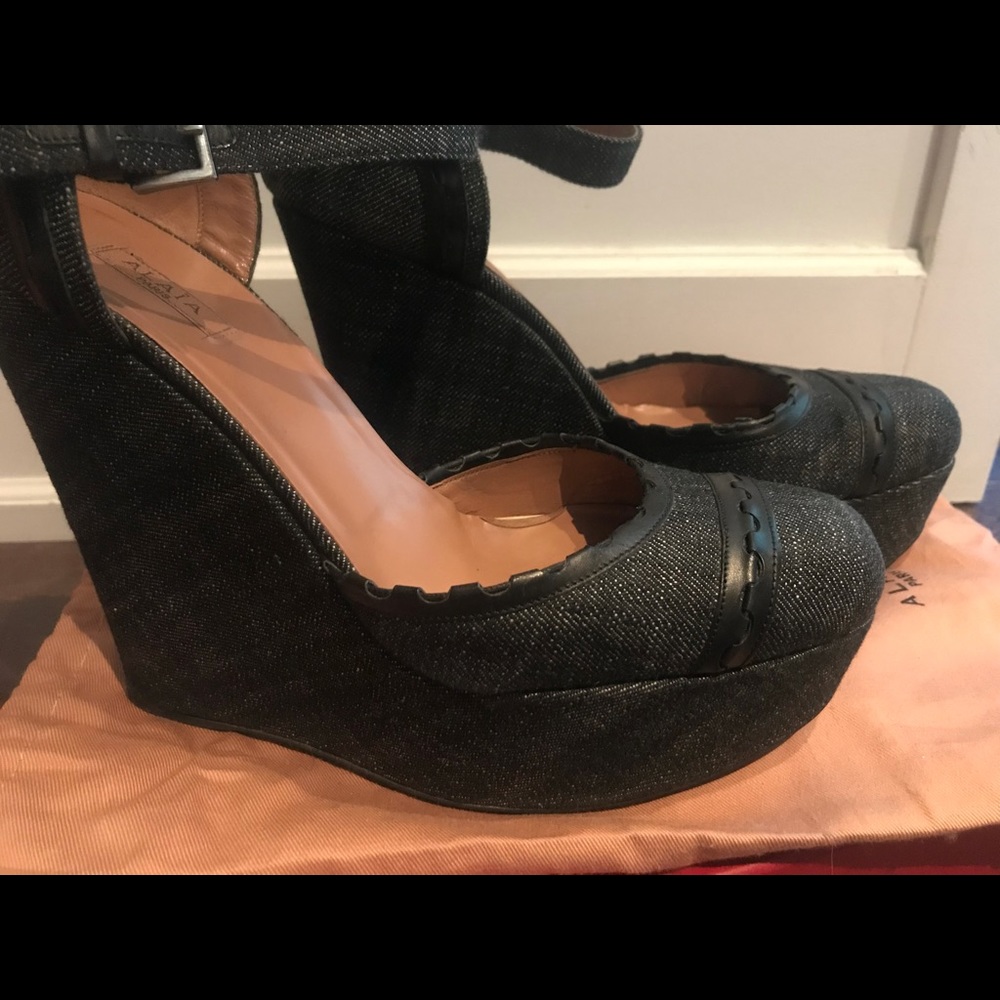 ALAïA wedges